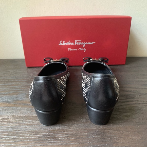 Salvatore Ferragamo VARA  Studded QS Low heel Pump shoes - Picture 4 of 11